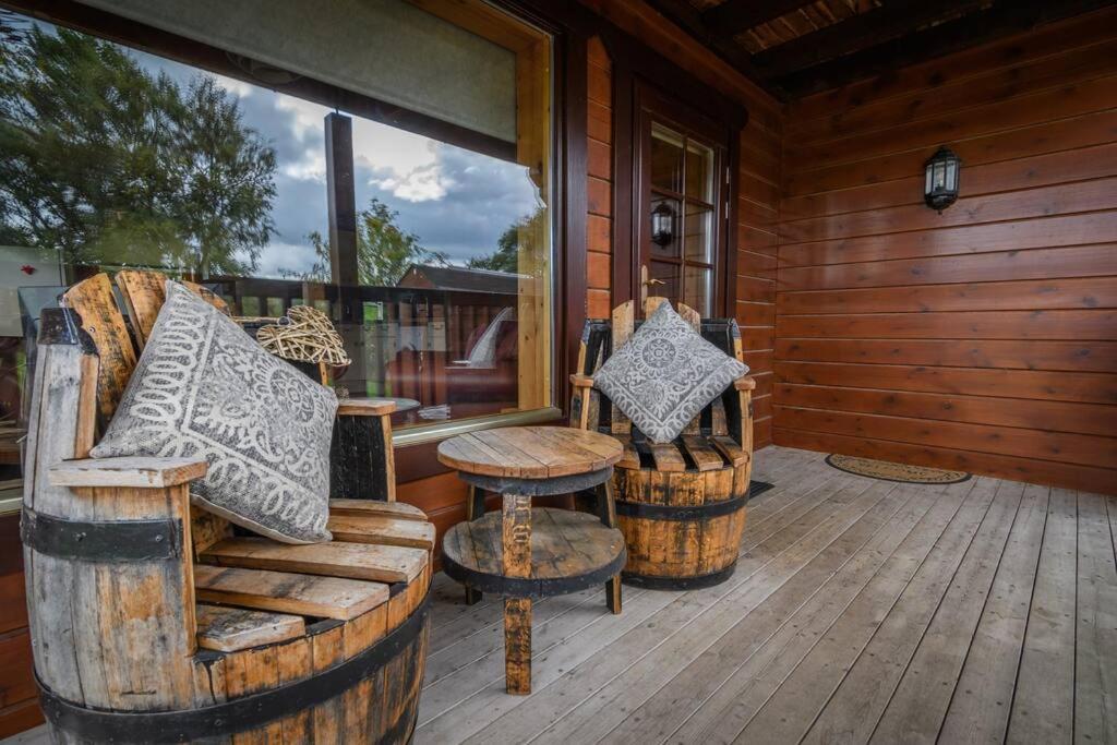 Red Squirrel Log Cabin With Hot Tub Keith Exterior photo