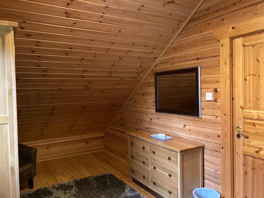 Red Squirrel Log Cabin With Hot Tub Keith Exterior photo